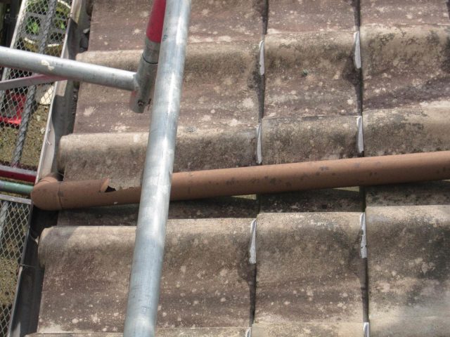 姫路市で雹害で破損した竪樋